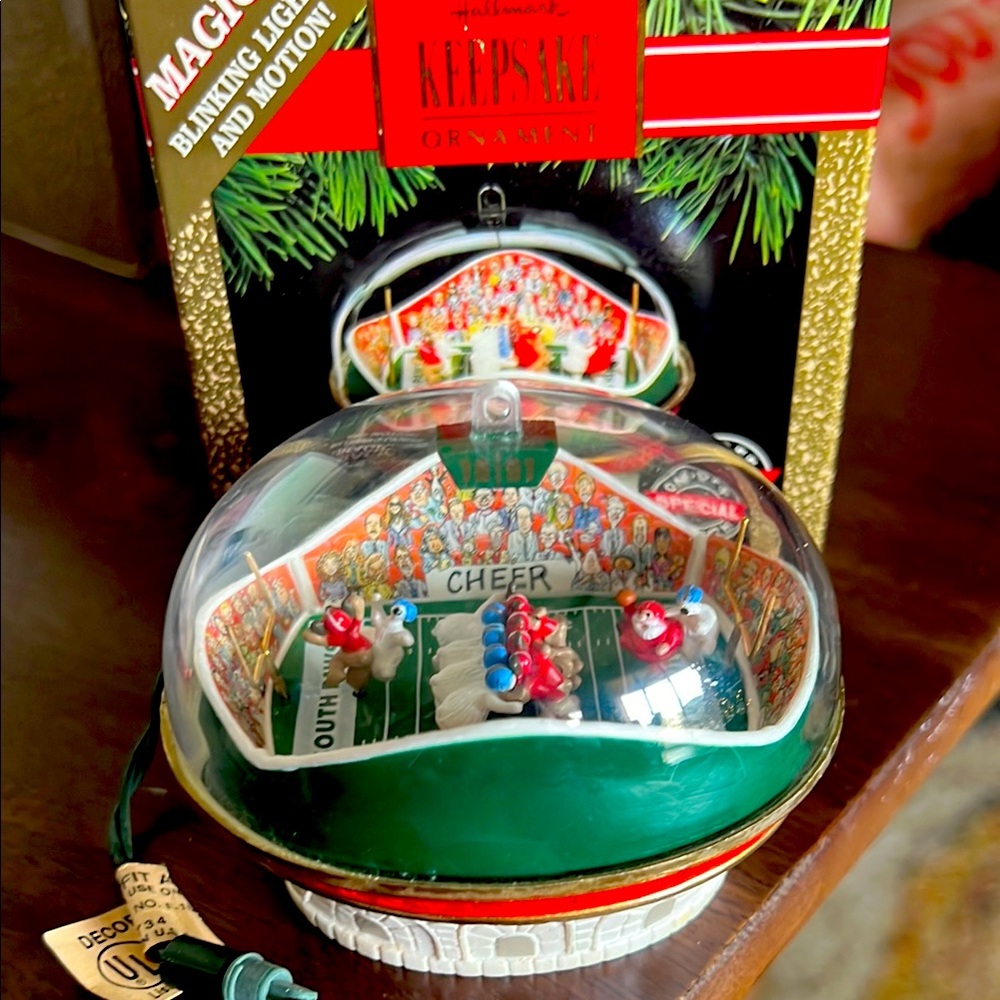 Keepsake ornament magic, blinking lights in motion, artist favorite Hallmark